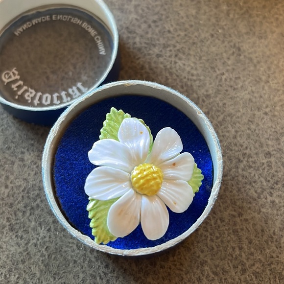 Aristocrat Flower Broch - Handmade English Bone China - Picture 2 of 2